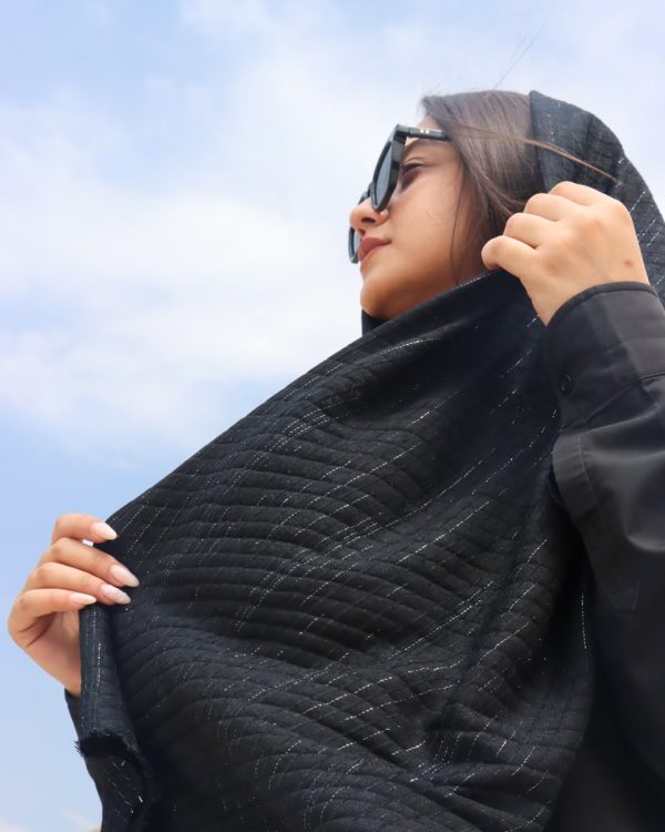 شال زنانه میله ای پلیسه 0458